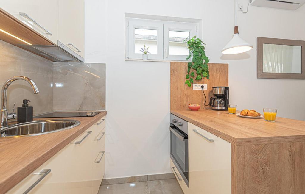 Holiday Home Gveric Водице Экстерьер фото